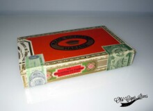 Full box of Maria Guerrero Favoritas en Cedro - Old cigar items Maria Guerrero Favoritas en Cedro - 1968