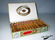 Full box of Maria Guerrero Favoritas en Cedro - Old cigar items Maria Guerrero Favoritas en Cedro - 1968